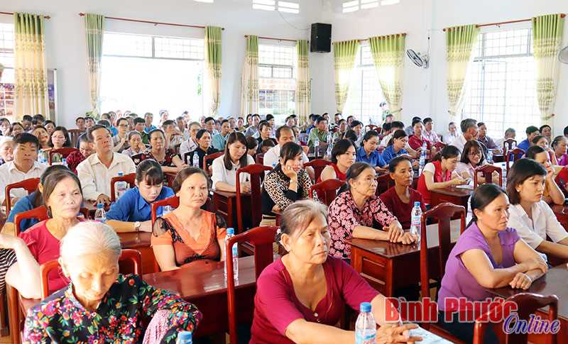 200 người được tuyên truyền về phòng, chống xâm hại trẻ em 200 người được tuyên truyền về phòng, chống xâm hại trẻ em