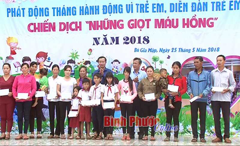 Hơn 1.000 phần quà tặng trẻ em nhân Ngày quốc tế thiếu nhi Hơn 1.000 phần quà tặng trẻ em nhân Ngày quốc tế thiếu nhi