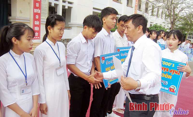 Đồng Xoài: Chữ thập đỏ trường học tương trợ hơn 2,3 tỷ đồng