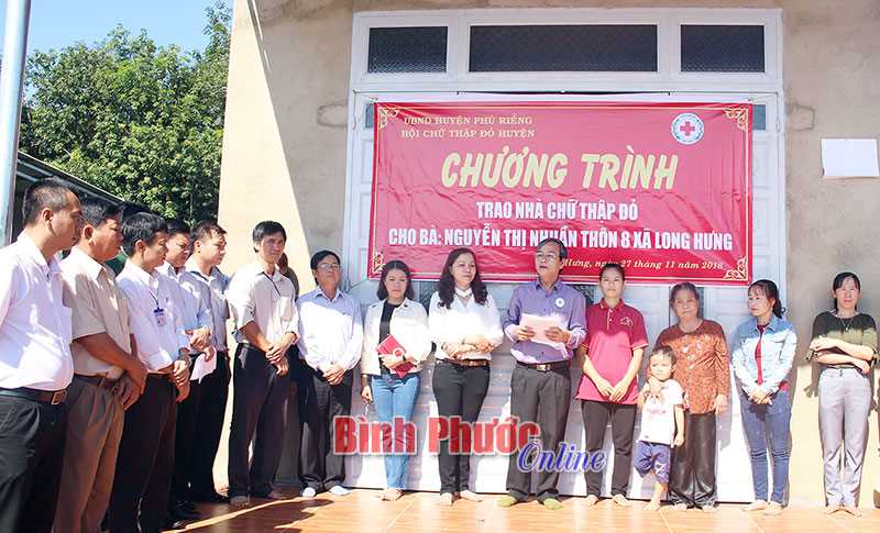 Bàn giao nhà chữ thập đỏ cho hộ khó khăn Bàn giao nhà chữ thập đỏ cho hộ khó khăn