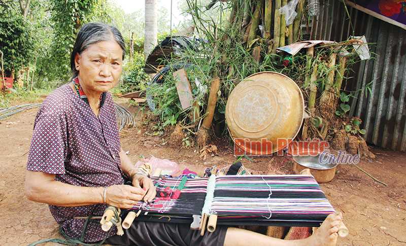 Gìn giữ truyền thống dệt thổ cẩm