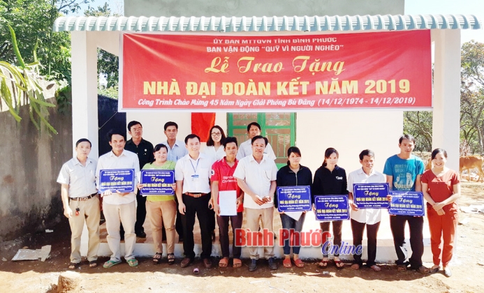 Bù Đăng vận động nhân dân ủng hộ Quỹ “Vì người nghèo” hơn 1,9 tỷ đồng Bù Đăng vận động nhân dân ủng hộ Quỹ “Vì người nghèo” hơn 1,9 tỷ đồng