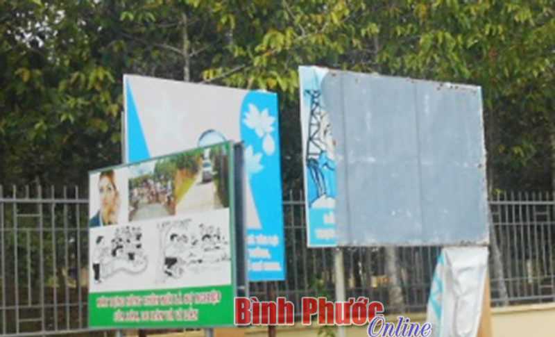 Những tấm pa-nô phản cảm Những tấm pa-nô phản cảm