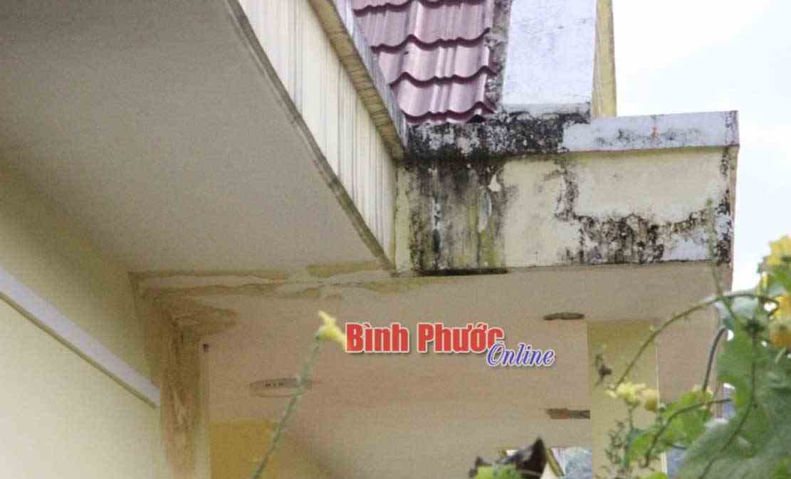 Công trình chưa bàn giao đã xuống cấp Công trình chưa bàn giao đã xuống cấp