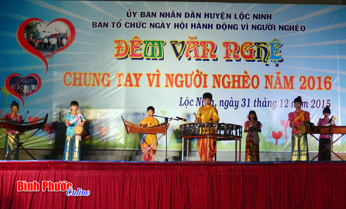 Đêm văn nghệ gây quỹ vì người nghèo Đêm văn nghệ gây quỹ vì người nghèo
