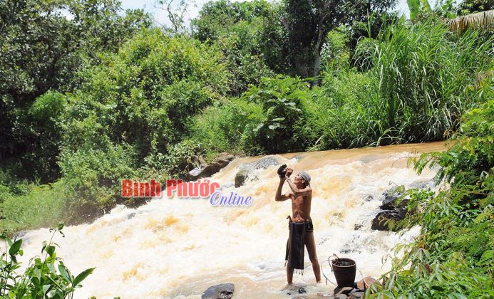 Người S’tiêng Bình Phước với tài nguyên nước Người S’tiêng Bình Phước với tài nguyên nước