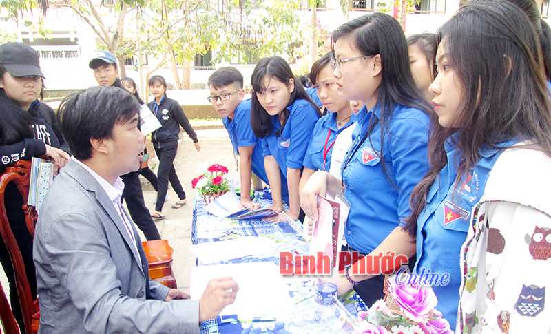 Tư vấn hướng nghiệp tại Trường THPT Hùng Vương