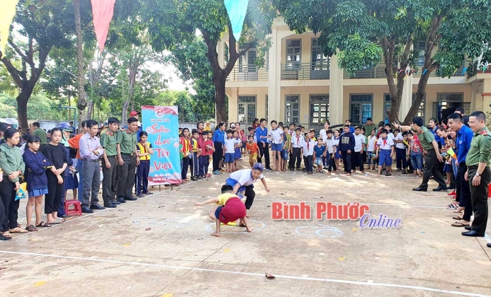 “Tuổi trẻ Bình Phước tự hào tiến bước dưới cờ Đảng” “Tuổi trẻ Bình Phước tự hào tiến bước dưới cờ Đảng”
