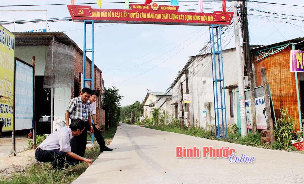 Thẩm tra hoàn thành xây dựng NTM tại Bình Long và Chơn Thành Thẩm tra hoàn thành xây dựng NTM tại Bình Long và Chơn Thành