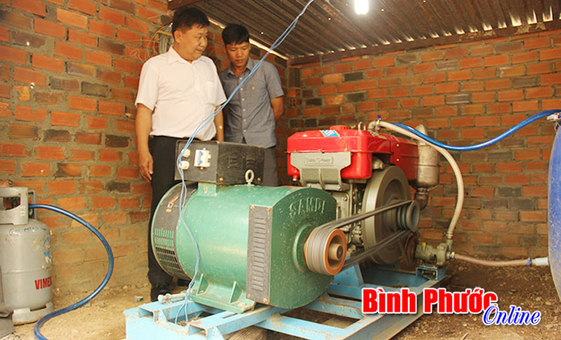Dùng khí sinh học chạy máy phát điện - hướng chăn nuôi bền vững
