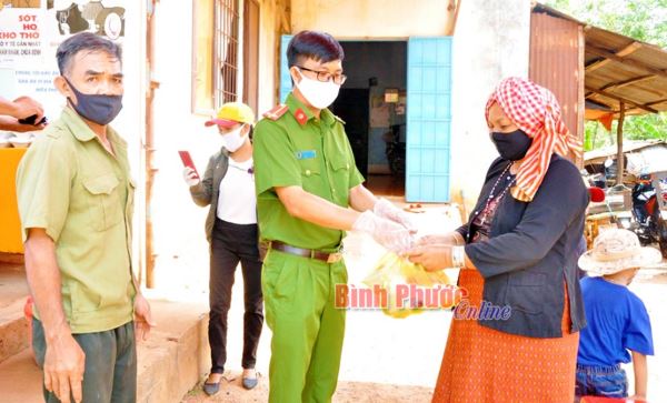 Nghĩa tình trong mùa dịch Nghĩa tình trong mùa dịch