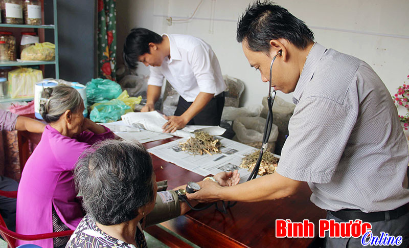 Khai trương phòng khám thuốc nam từ thiện tại xã Minh Lập