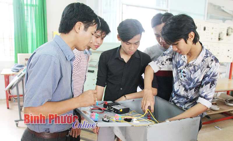 Nâng cao chất lượng đào tạo và tìm đầu ra cho sinh viên Nâng cao chất lượng đào tạo và tìm đầu ra cho sinh viên