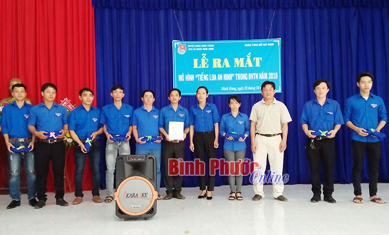 Chơn Thành ra mắt mô hình “Tiếng loa an ninh” Chơn Thành ra mắt mô hình “Tiếng loa an ninh”