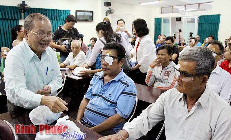 Đem ánh sáng đến với bệnh nhân nghèo Đem ánh sáng đến với bệnh nhân nghèo