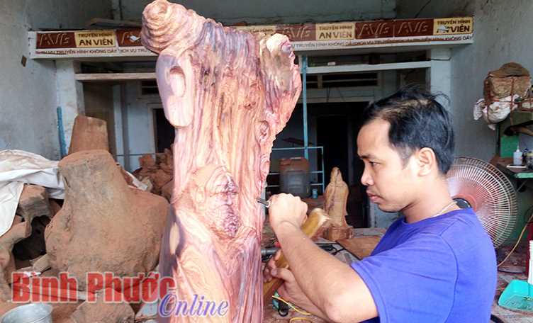 Tượng gỗ nu - lũa: Nghệ thuật kết hợp giữa thiên tạo và nhân tạo Tượng gỗ nu - lũa: Nghệ thuật kết hợp giữa thiên tạo và nhân tạo
