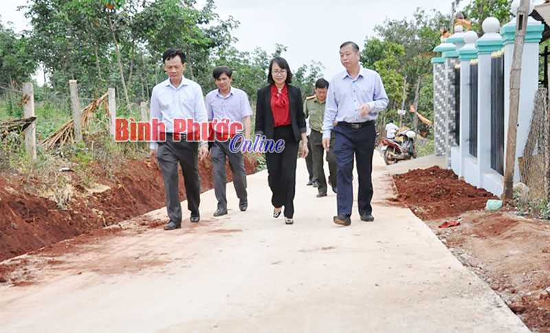 Nghiệm thu và bàn giao đường NTM tại Lộc Tấn Nghiệm thu và bàn giao đường NTM tại Lộc Tấn