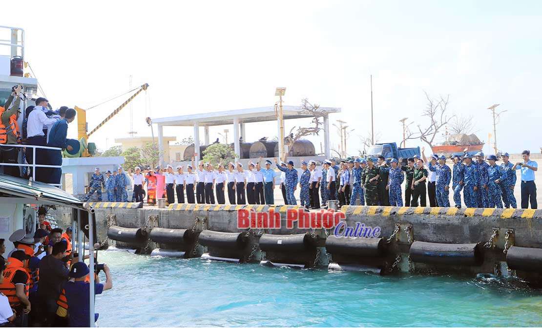 Mang tết ra Trường Sa