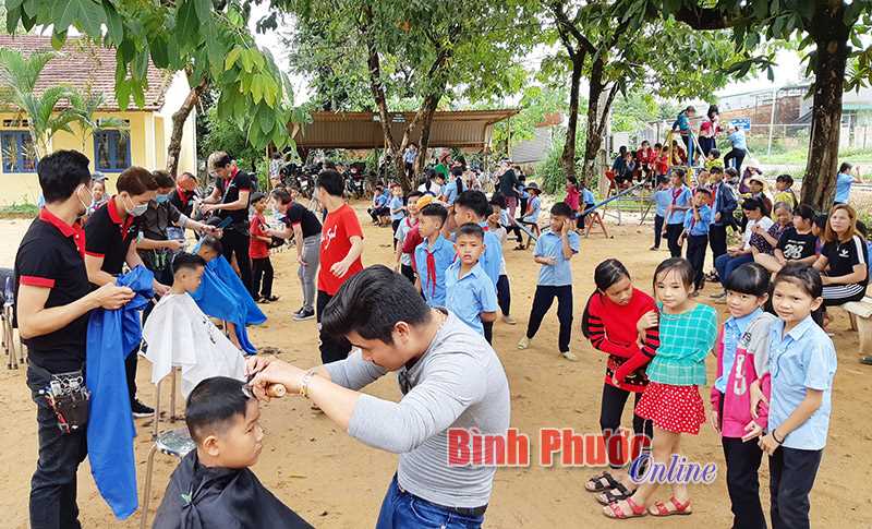 640 phần quà tặng hộ nghèo, DTTS xã Đăng Hà 640 phần quà tặng hộ nghèo, DTTS xã Đăng Hà