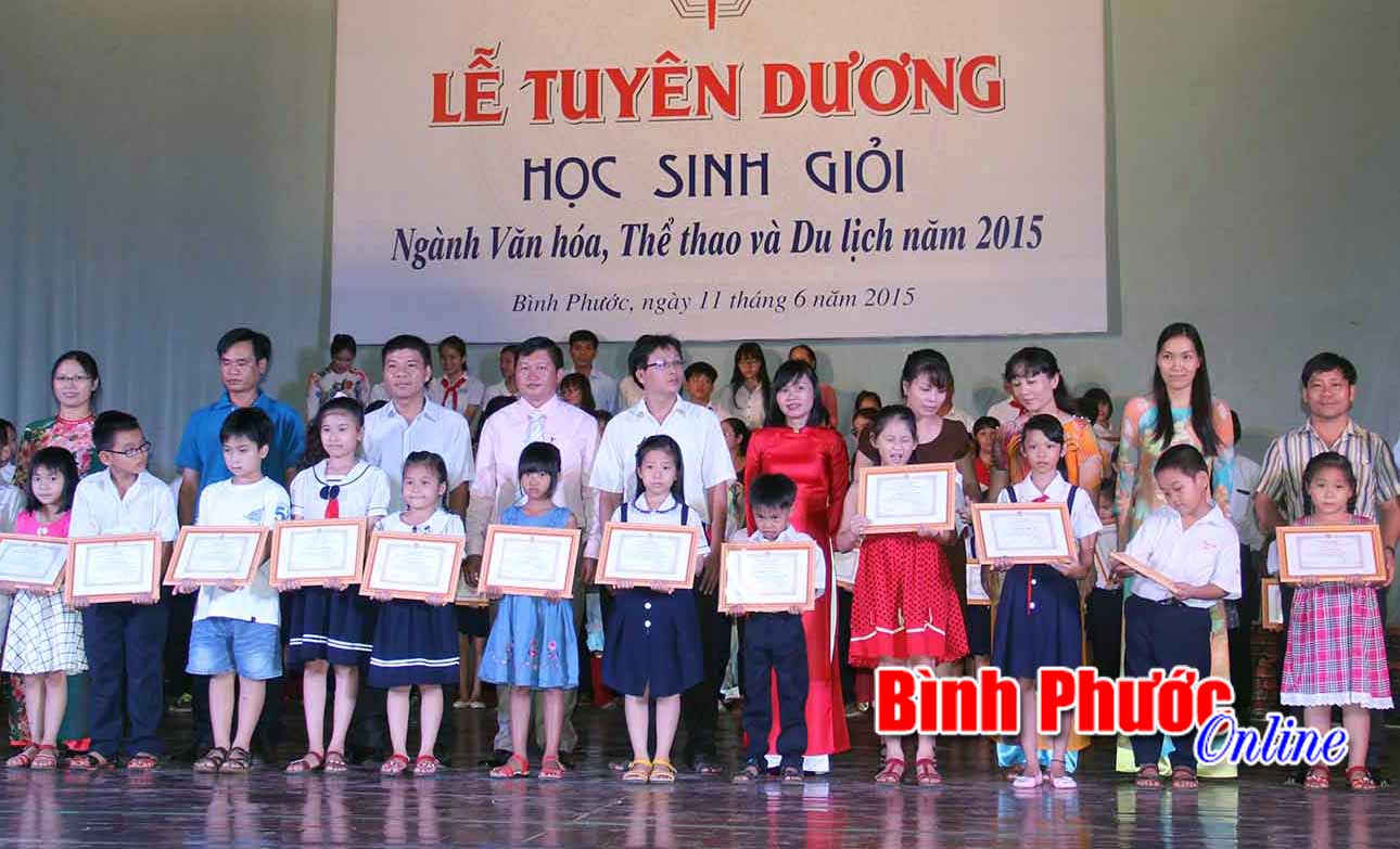 Sở Văn hóa - Thể thao và Du lịch: Tuyên dương 73 học sinh giỏi các bậc học Sở Văn hóa - Thể thao và Du lịch: Tuyên dương 73 học sinh giỏi các bậc học