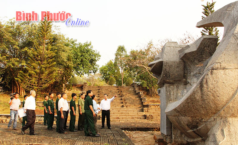 Để nghĩa trang liệt sĩ thêm xanh và tôn nghiêm Để nghĩa trang liệt sĩ thêm xanh và tôn nghiêm