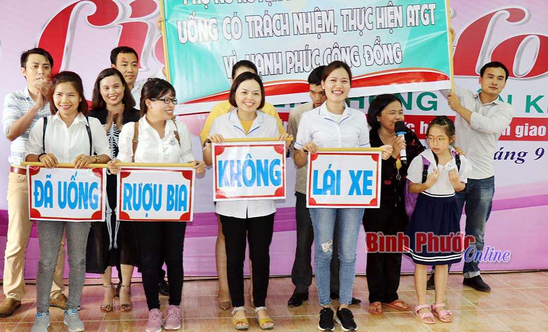 “Uống có trách nhiệm, thực hiện an toàn giao thông” “Uống có trách nhiệm, thực hiện an toàn giao thông”