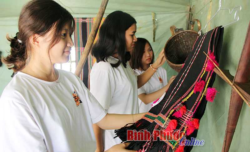 Sôi nổi ngày hội văn hóa các dân tộc Sôi nổi ngày hội văn hóa các dân tộc