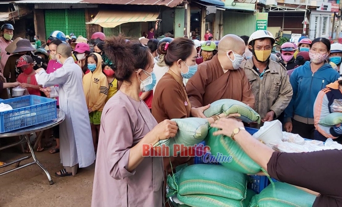 Sẻ chia giữa đại dịch Sẻ chia giữa đại dịch