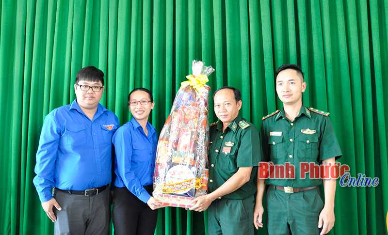 Tuổi trẻ Bình Phước và Bình Dương thực hiện “Xuân tình nguyện”