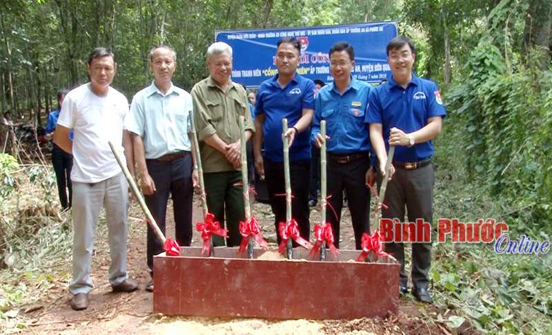 Khởi công xây dựng “Cầu thanh niên” Khởi công xây dựng “Cầu thanh niên”