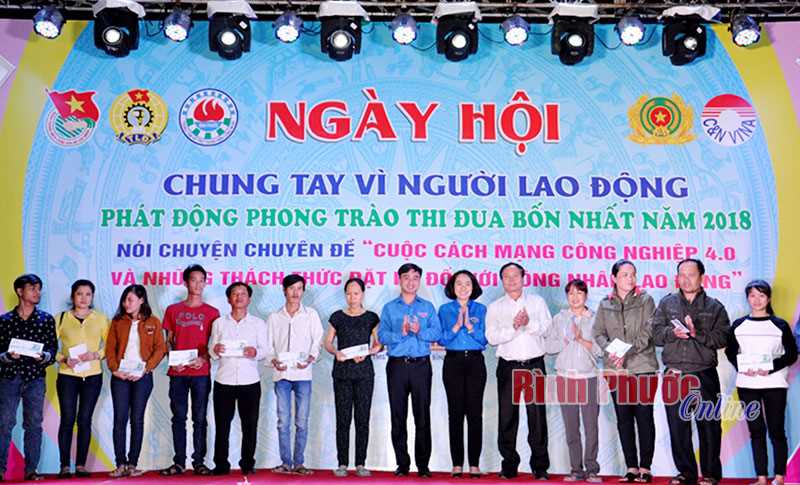 Sôi nổi ngày hội “Chung tay vì người lao động”