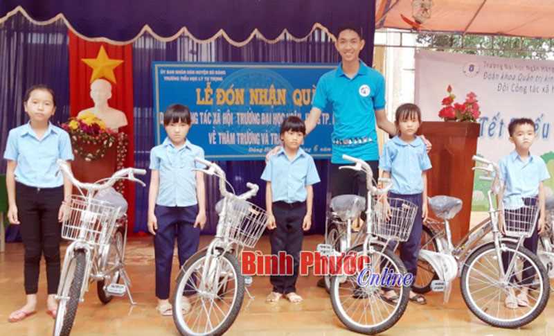Hoạt động ý nghĩa hướng về học sinh vùng sâu Hoạt động ý nghĩa hướng về học sinh vùng sâu
