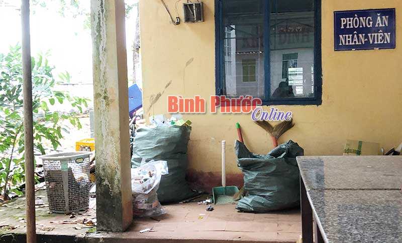 Ý kiến người dân: Cần nâng cấp, cải tạo khu vực cấp thuốc Ý kiến người dân: Cần nâng cấp, cải tạo khu vực cấp thuốc