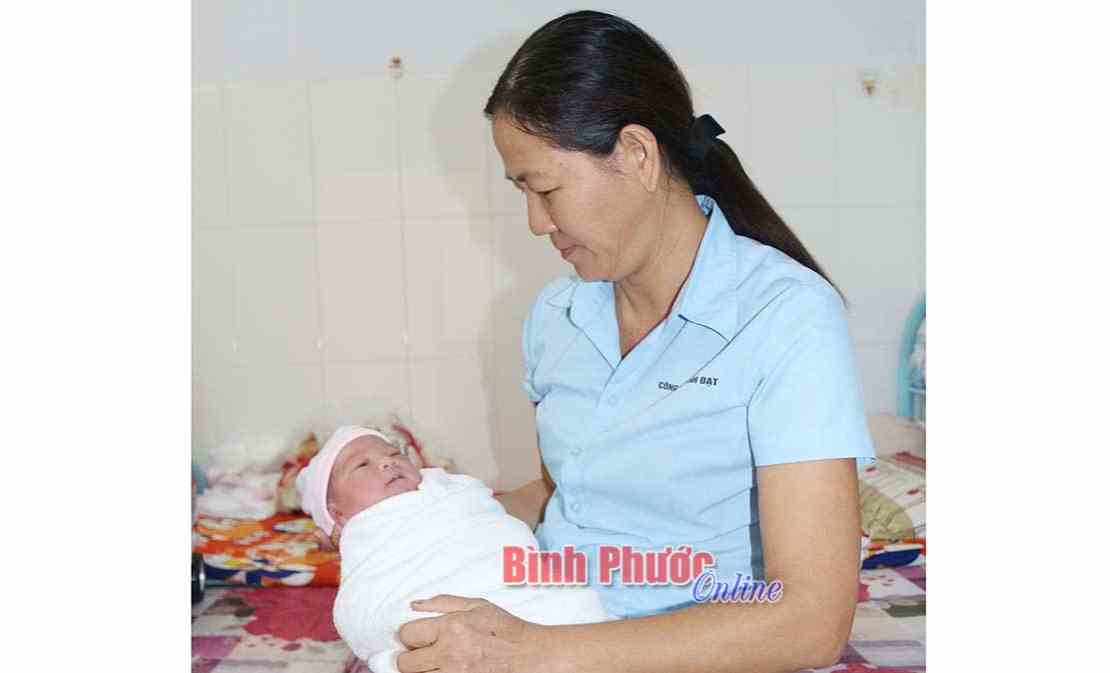 Bé gái sơ sinh bị bỏ rơi ở Trung tâm Y tế Hớn Quản Bé gái sơ sinh bị bỏ rơi ở Trung tâm Y tế Hớn Quản
