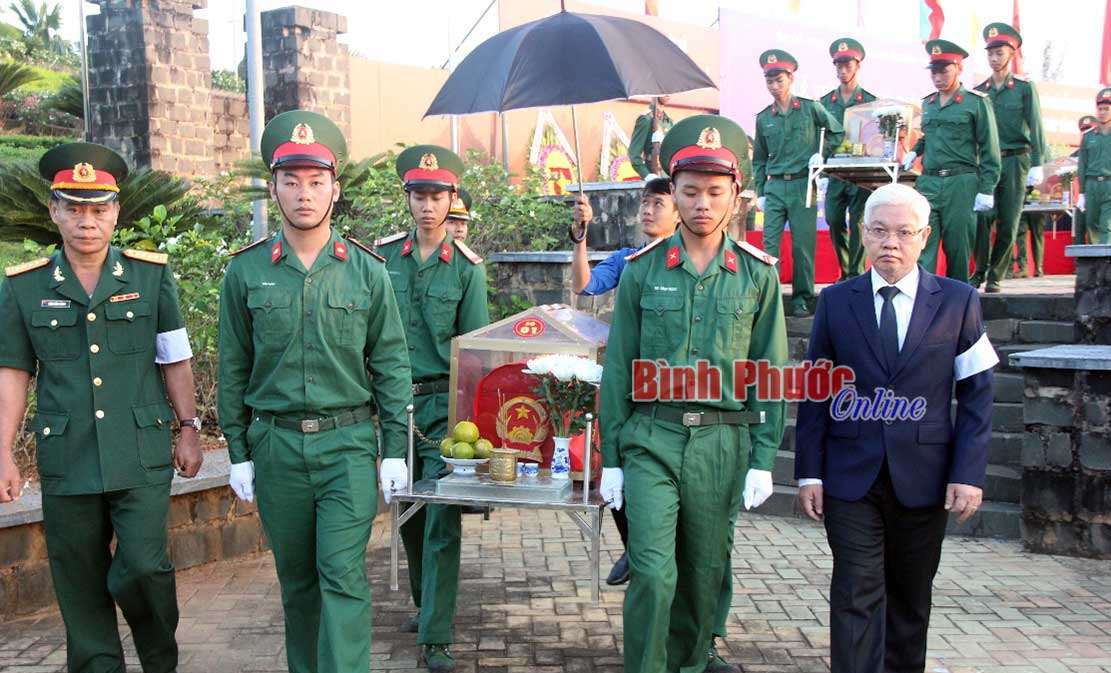 Lãnh đạo tỉnh viếng, truy điệu và an táng hài cốt liệt sĩ Lãnh đạo tỉnh viếng, truy điệu và an táng hài cốt liệt sĩ