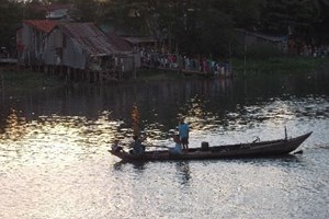 Rủ nhau đi tắm sông, một học sinh lớp 8 mất tích Rủ nhau đi tắm sông, một học sinh lớp 8 mất tích