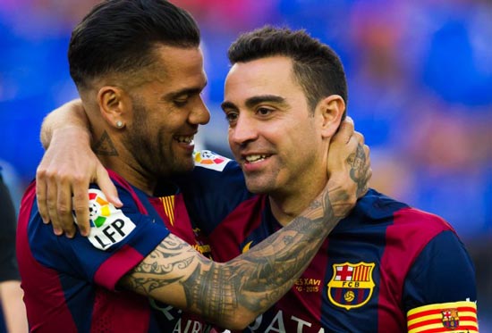 Dani Alves kế thừa Xavi