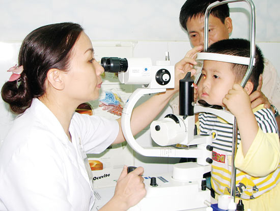 Áp lực vì mức đóng bảo hiểm y tế học sinh tăng cao