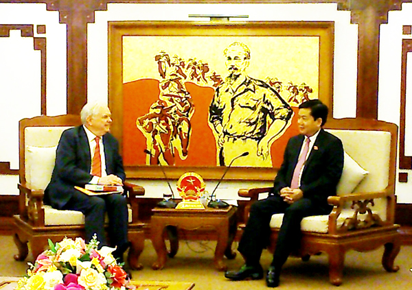 images627330_Dinh-La-Thang.jpg