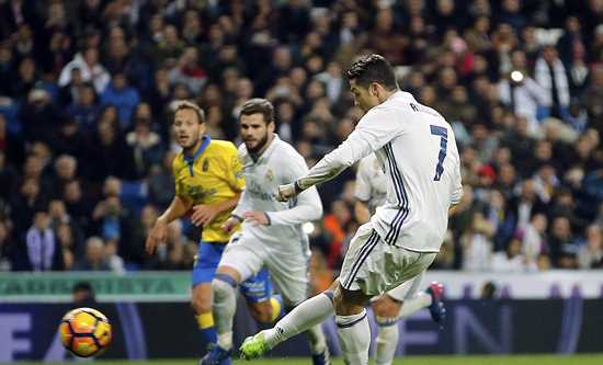 Real Madrid mất ngôi đầu