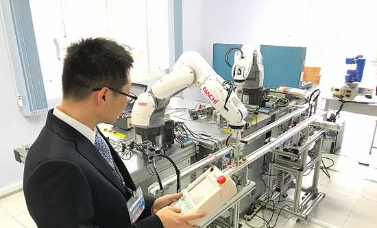 Xây dựng lực lượng kỹ sư về robot