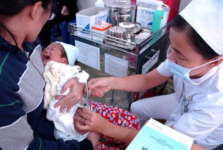 Triển khai tiêm vaccine Quinvaxem trên phạm vi toàn quốc Triển khai tiêm vaccine Quinvaxem trên phạm vi toàn quốc