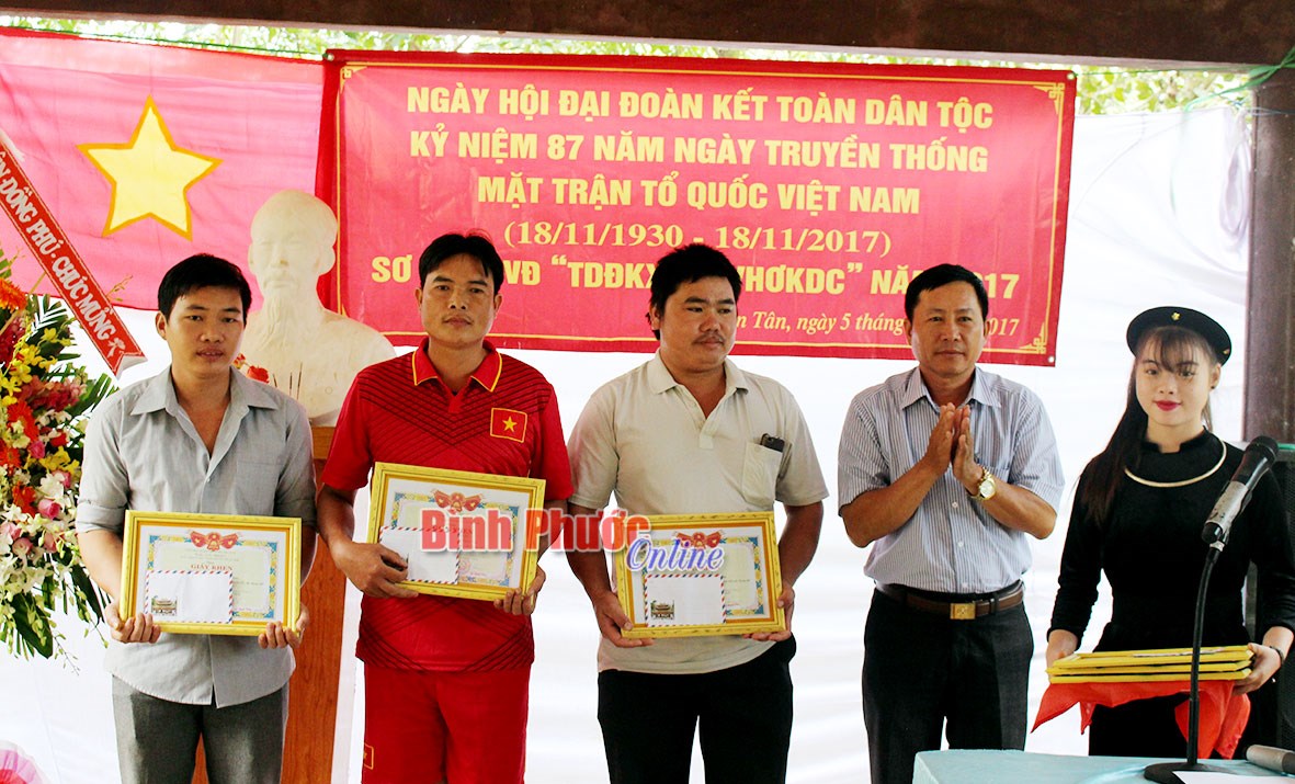 Thuận Tân: 100% hộ đồng bào DTTS đạt gia đình văn hóa Thuận Tân: 100% hộ đồng bào DTTS đạt gia đình văn hóa