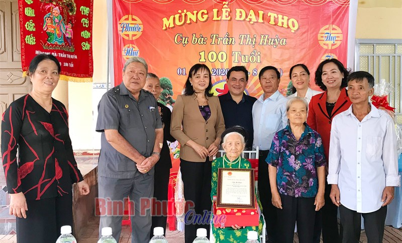 Thăm, chúc thọ, mừng thọ người cao tuổi tại Lộc Ninh Thăm, chúc thọ, mừng thọ người cao tuổi tại Lộc Ninh