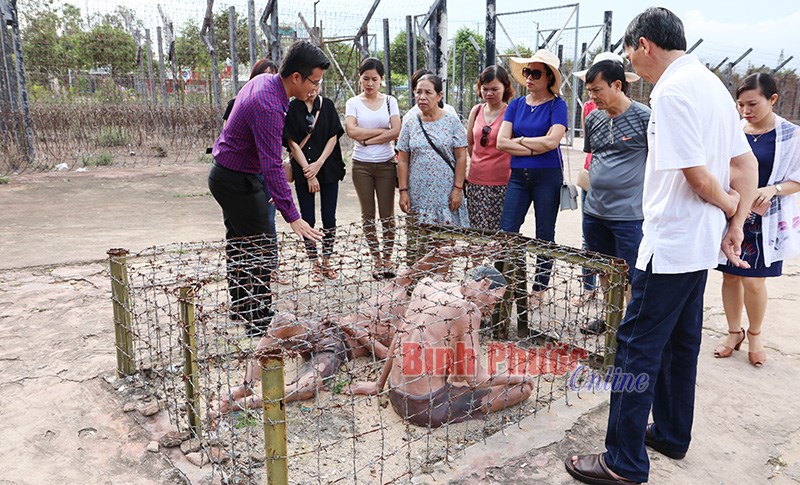 Tháng tư, thăm nơi “địa ngục trần gian” Tháng tư, thăm nơi “địa ngục trần gian”