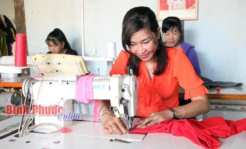 Hỗ trợ phụ nữ xã Đường 10 thoát nghèo Hỗ trợ phụ nữ xã Đường 10 thoát nghèo