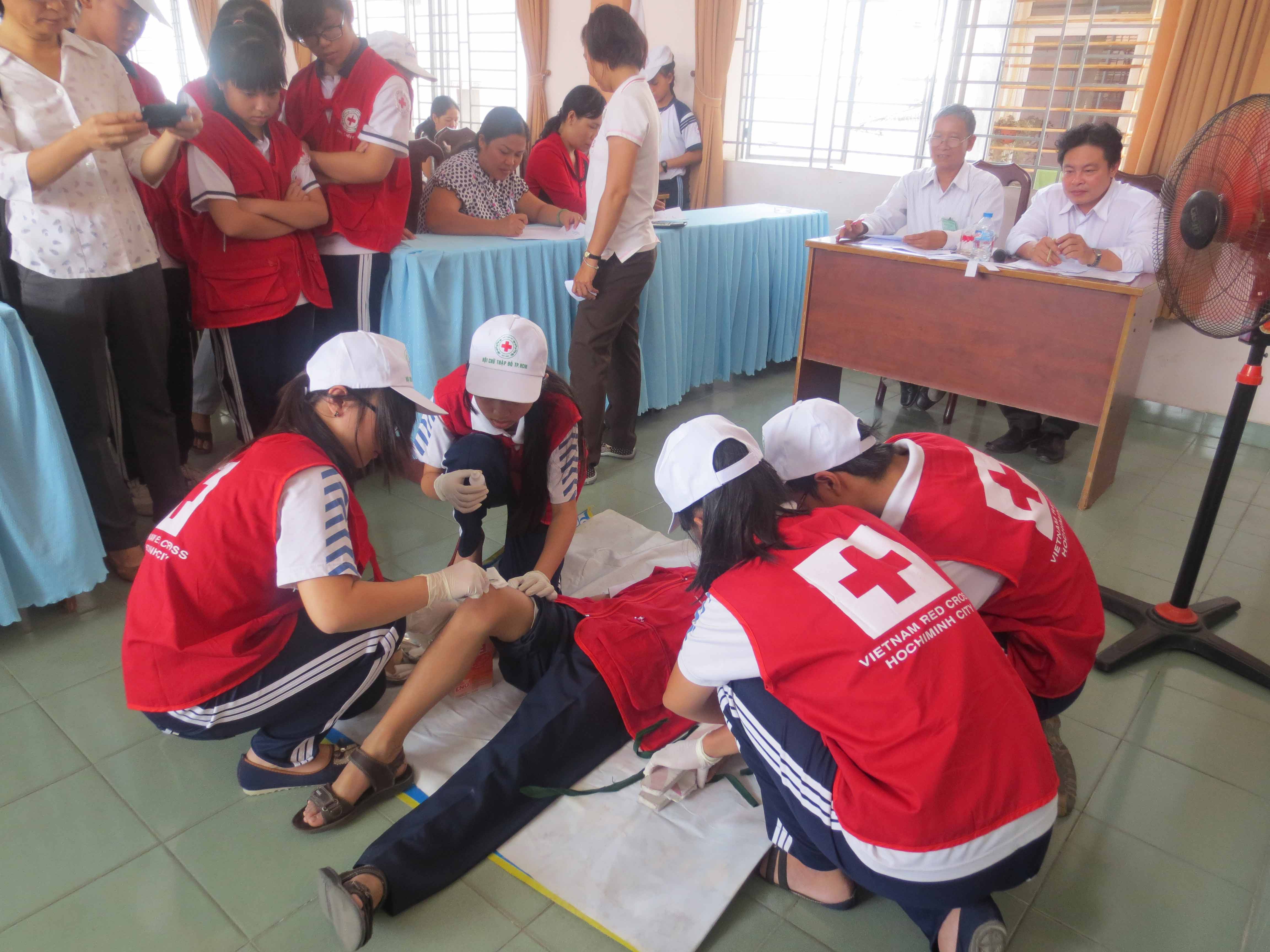 Sự phối hợp giữa nhà trường với Hội Chữ thập đỏ cùng cấp