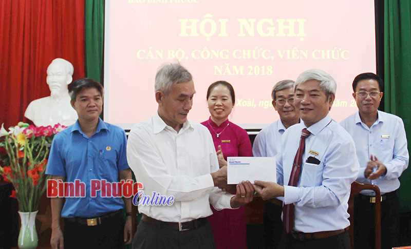 Báo Bình Phước ủng hộ “Mái ấm công đoàn” 40 triệu đồng Báo Bình Phước ủng hộ “Mái ấm công đoàn” 40 triệu đồng