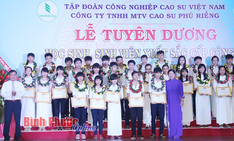 Công ty TNHH MTV cao su Phú Riềng: Chăm lo khuyến học, thu hút nhân tài