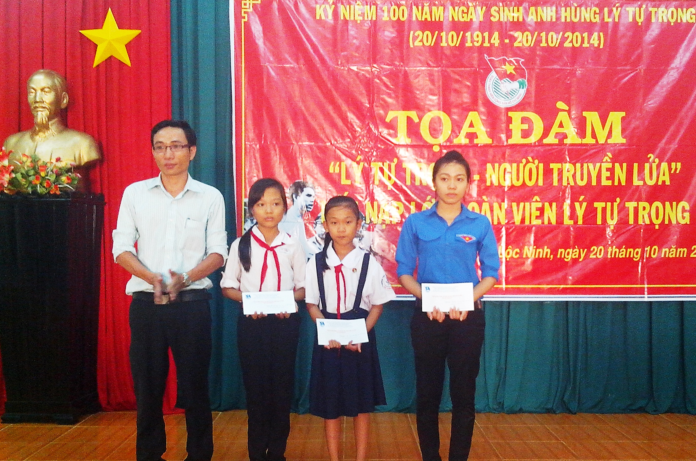 Tọa đàm “Lý Tự Trọng - Người truyền lửa” Tọa đàm “Lý Tự Trọng - Người truyền lửa”